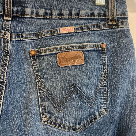 WRANGLER, premium patch, ladies size 9/10, 36 length, well loved - Picture 5 of 15